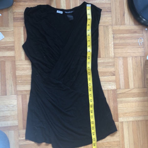 Flattering long black top. Size medium - Picture 7 of 7